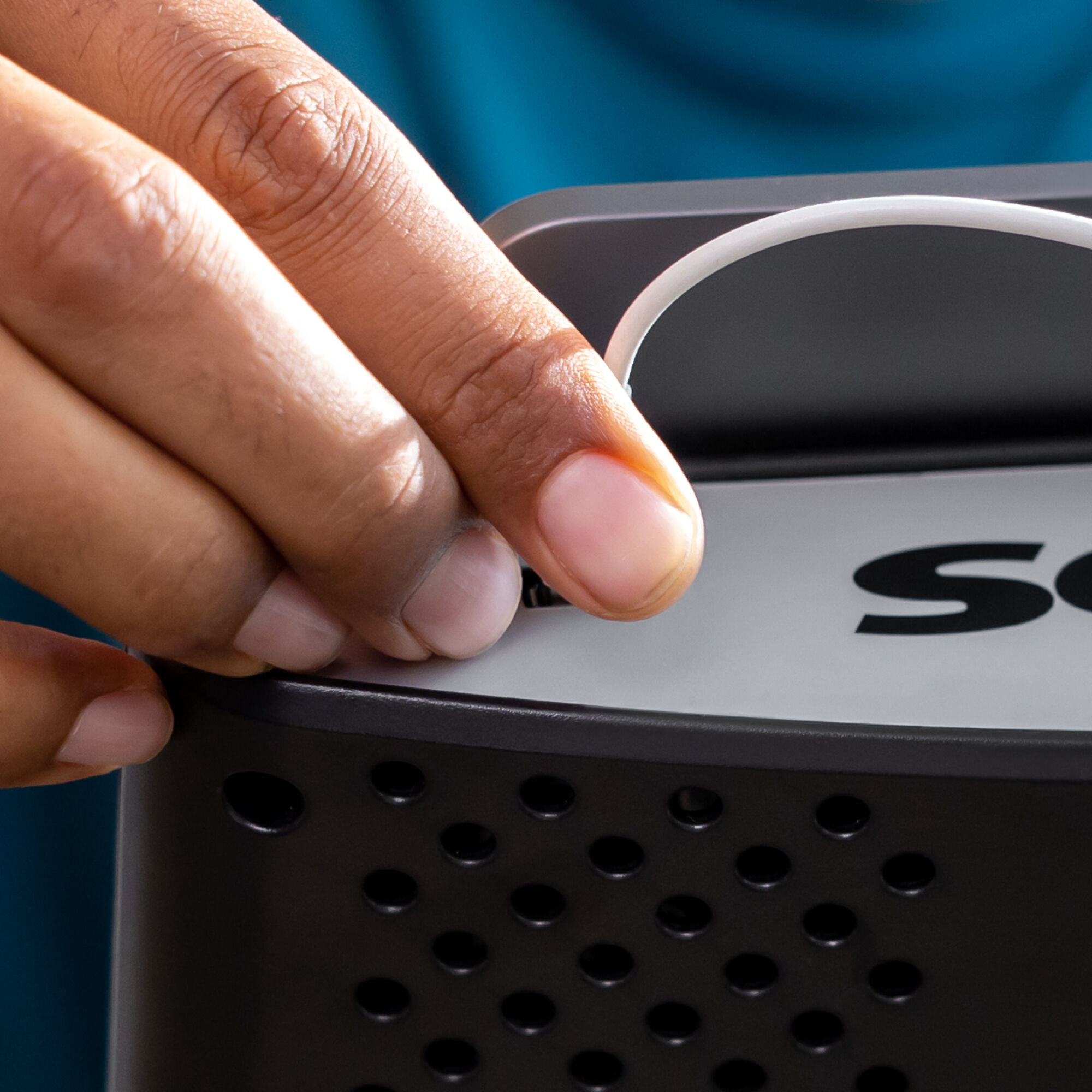 Schwinn 590R Recumbent Bike USB Port - default view